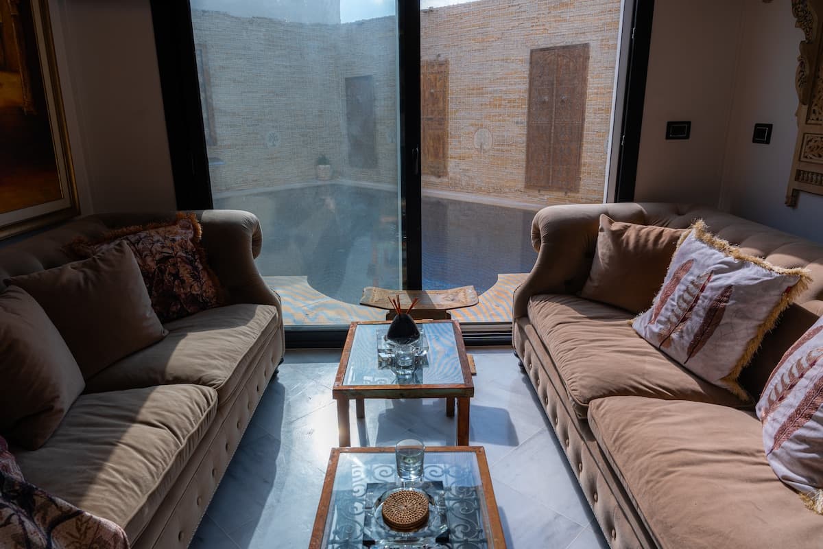 Living room image 7